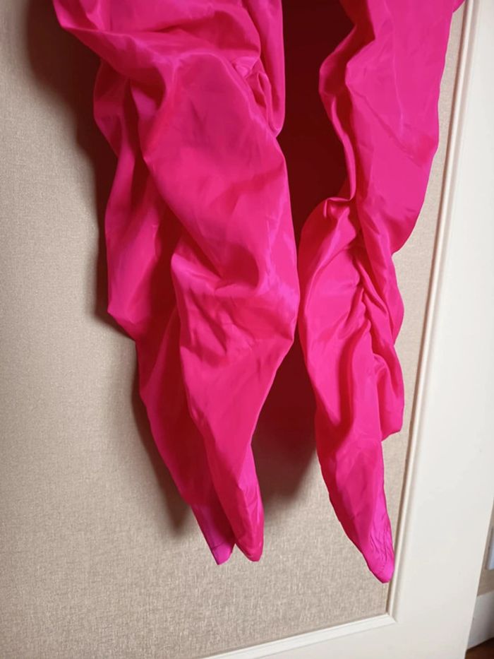 Pantalon plissé sur les deux côtés par des élastiques cousus. Marque Shein - photo numéro 2