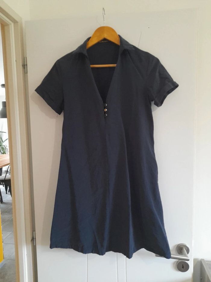 Robe manche courte.