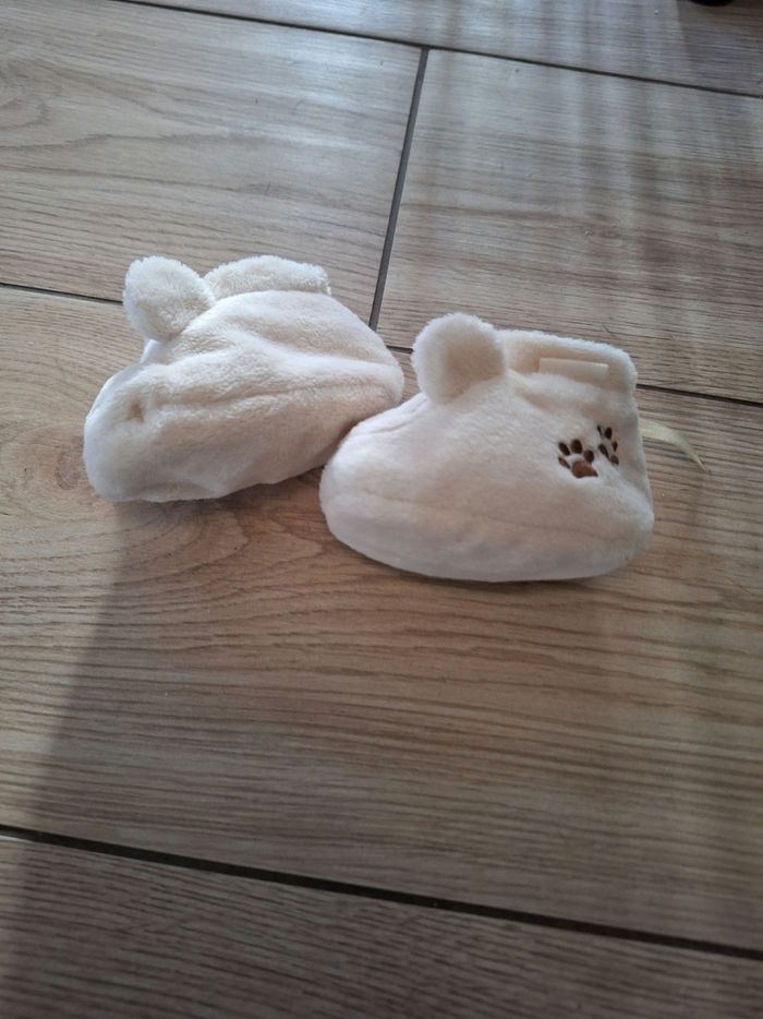 Petits chaussons bébé 3/ 6 mois petits chiens - photo numéro 2