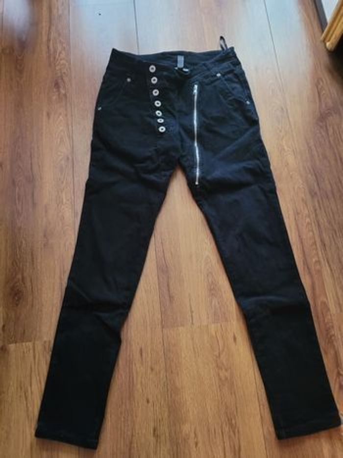 Pantalon noire avec fermeture originale taille 36