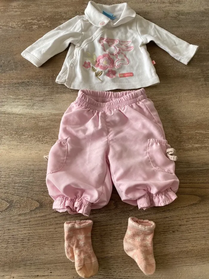 Ensemble bébé fille polo Disney  + pantalon + chaussettes 1/3mois