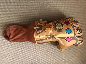 Peluche gant de Thanos Avengers XL