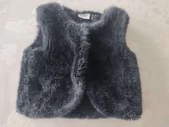 Boléro en fourrure noire taille 12 mois