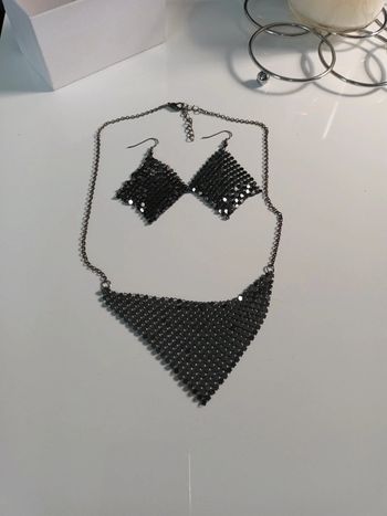Ensemble boucle d oreille et collier noir