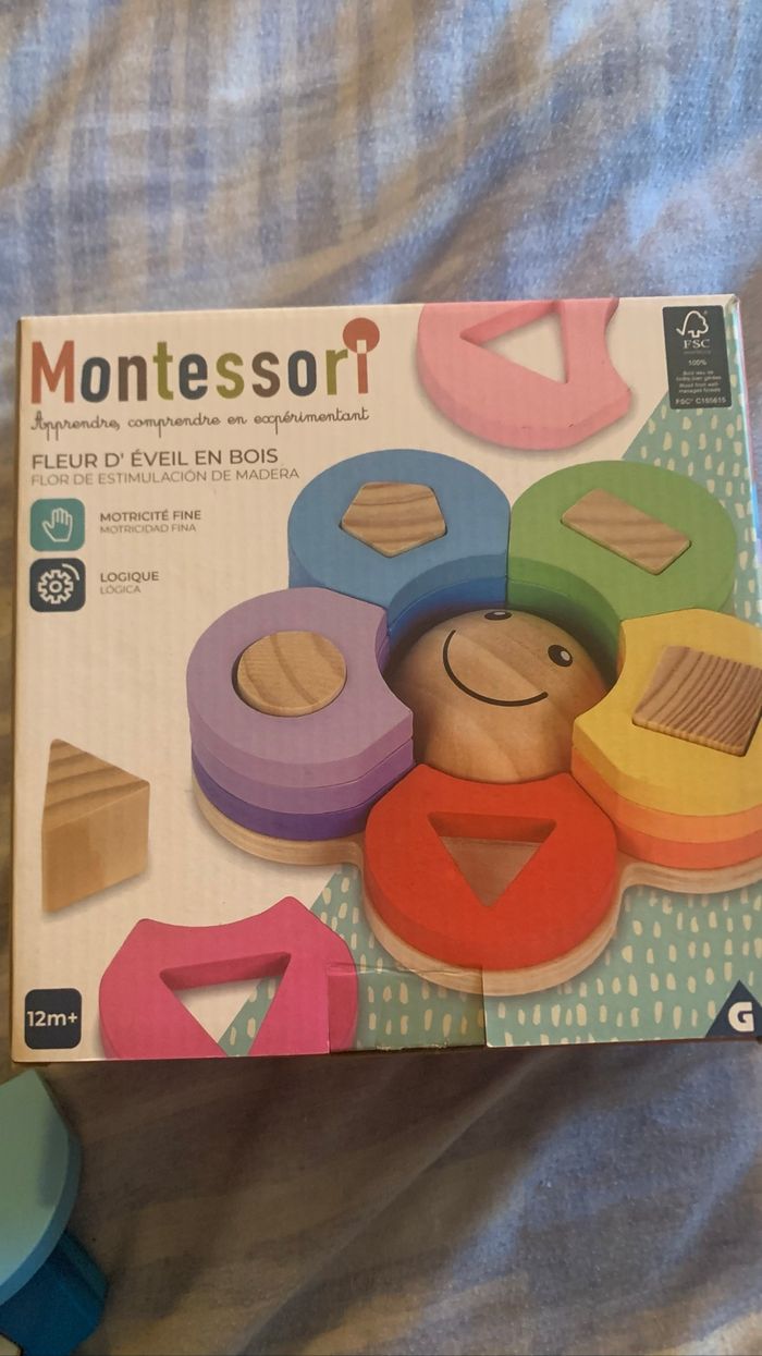 Fleur d’éveil en bois