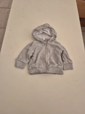 Gilet à capuche 3 mois