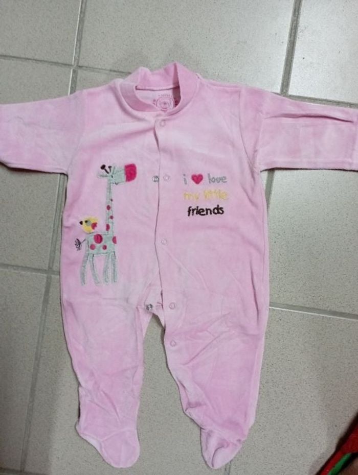 Pyjama se boutonne devant