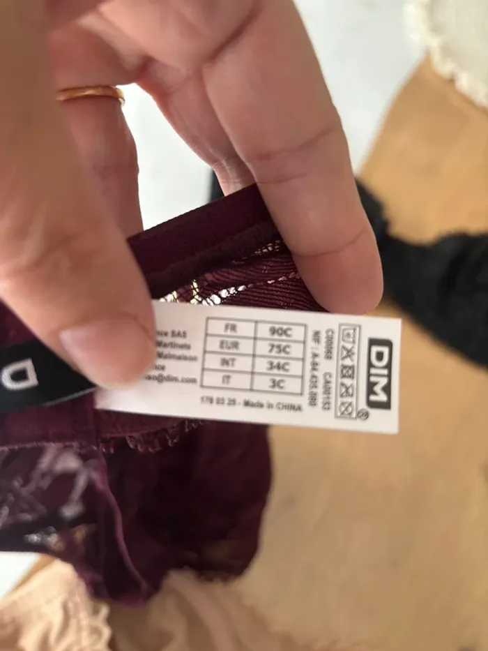 Lot soutien gorge DIM - photo numéro 8