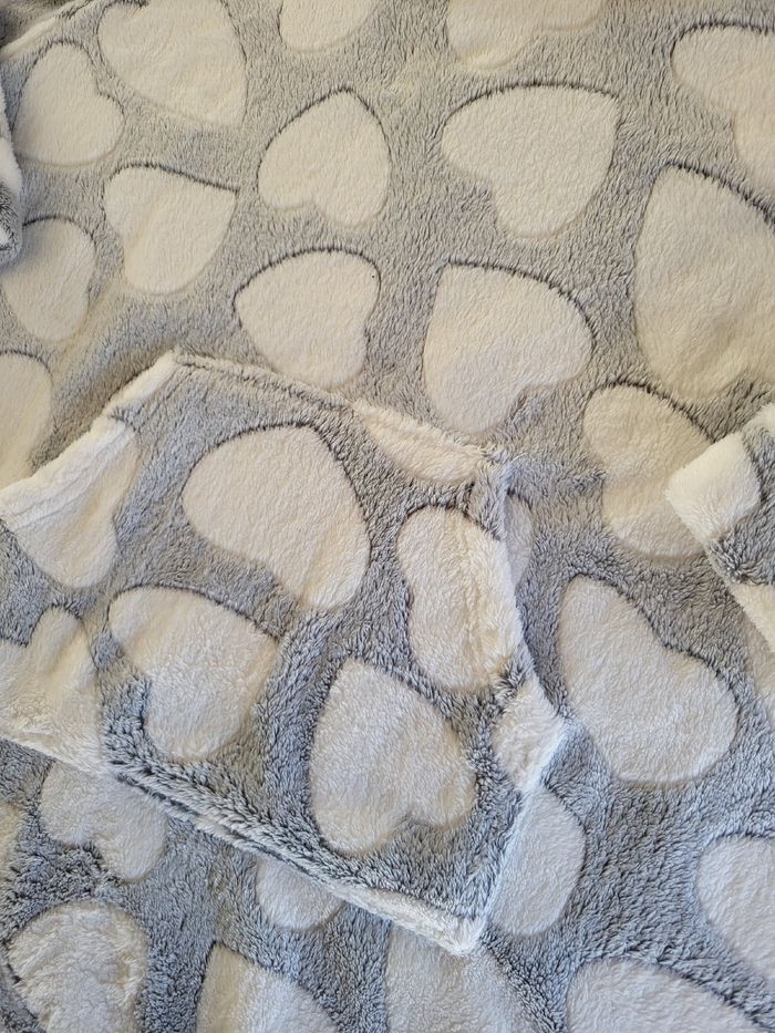 🌷Poncho pyjama tout doux coeur taille 9 / 10 ans - photo numéro 3