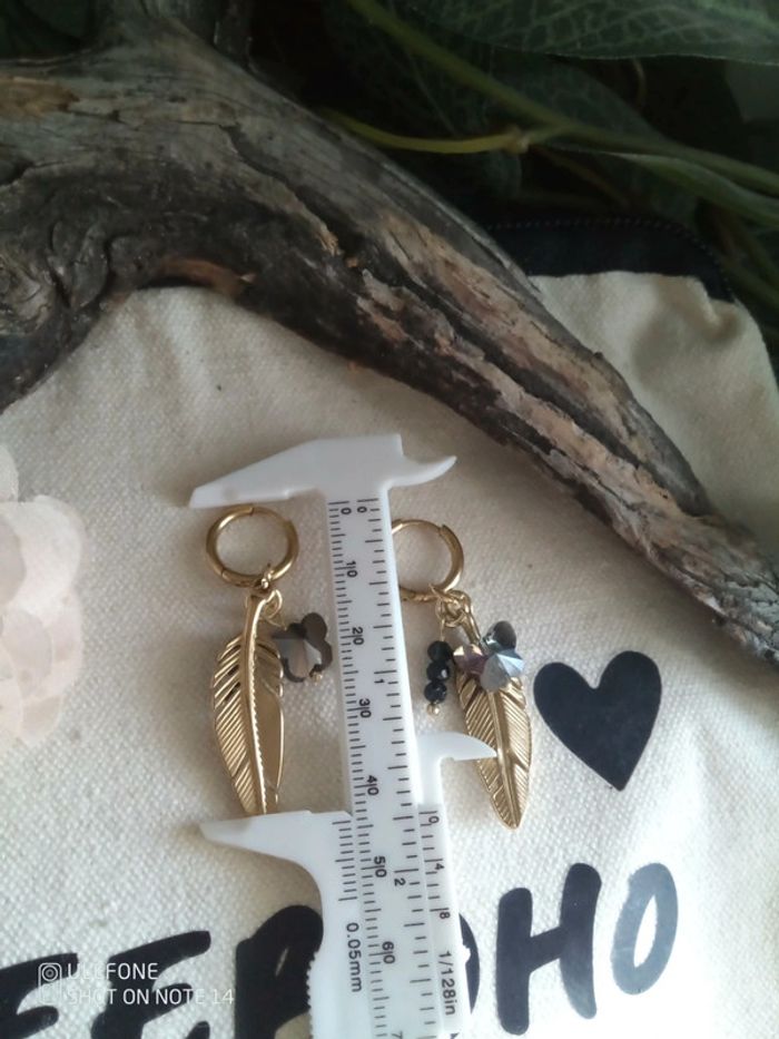 Boucles d'oreilles créoles bohèmes plumes - photo numéro 2