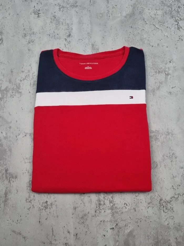 T-shirt Tommy Hilfiger rouge – Taille M Femme (mesures en photos) - photo numéro 2