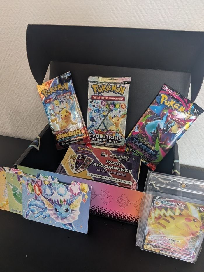 🎄 BOX POKÉMON ÉDITION SPÉCIALE NOËL — Pikachu VMAX+ 4 boosters  + goodies ! 🎁 - photo numéro 2