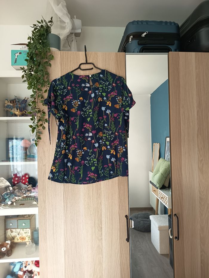 Blouse bleu marine fleuri Damart - Taille S 36 - photo numéro 5