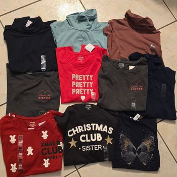 Neufs (non portés)😍🥰 superbe lot Tee-shirts ml et sous pulls 10 ans fille 🥰😍