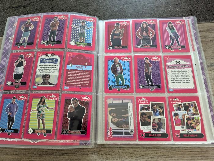 Vend classeur avec cartes collection chica vampiro
Voir photos pour voir la totalité des cartes présentes - photo numéro 2
