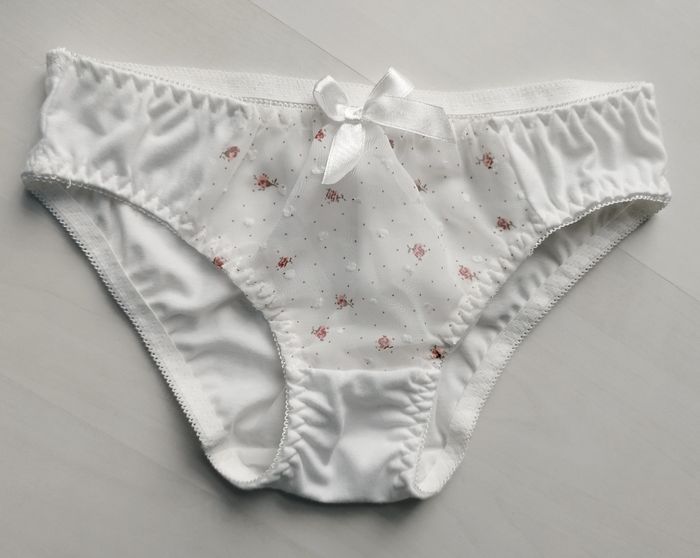 Ensemble lingerie blanche motifs fleuris - photo numéro 5