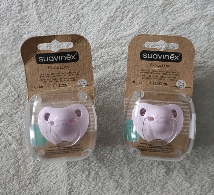 2 tétines suavinēx à utiliser entre 0 à 6 mois