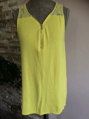 Débardeur jaune à dentelle