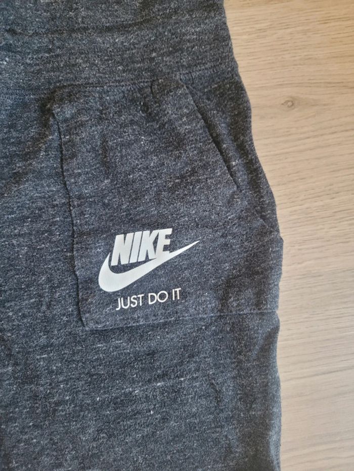 Short Nike Taille 12-13 ans - photo numéro 2