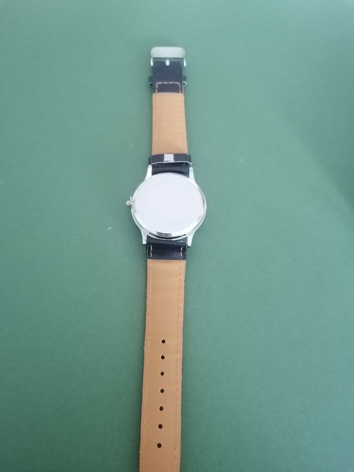 Montre Totoro grand cadran neuve bracelet cuir - photo numéro 3