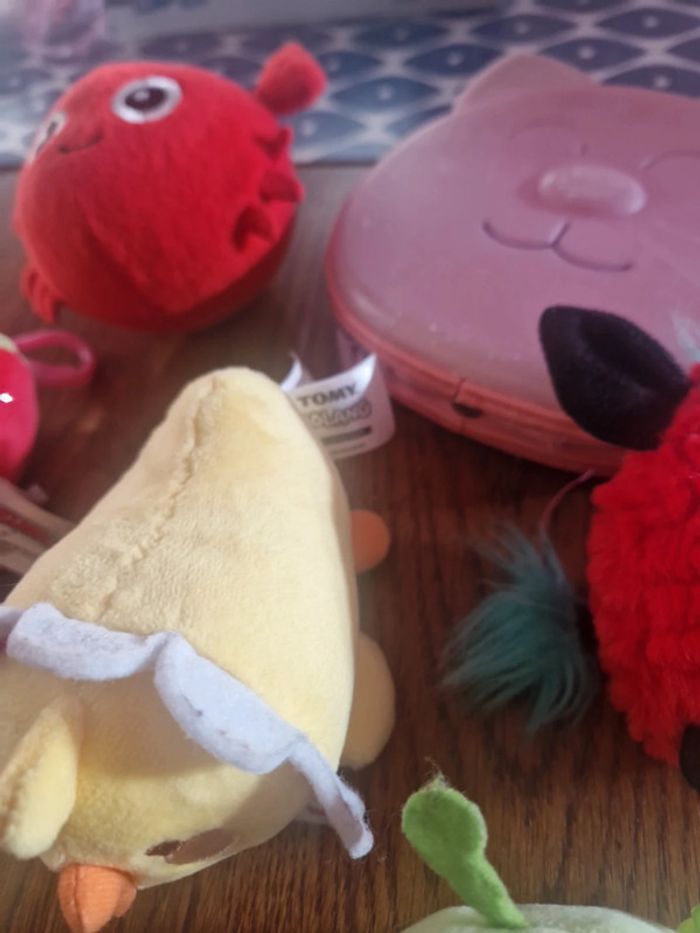 Lot de peluches et range cd offert squeezamals tomy - photo numéro 5