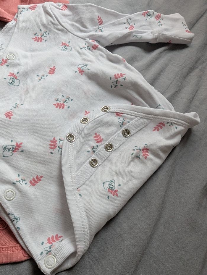 Lot de 2 bodies 1/3 mois okaidi - photo numéro 4