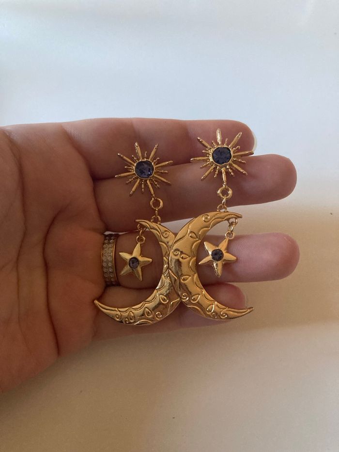 Boucles d’oreilles pendantes NEUVES pour femme forme de lune couleur doré - photo numéro 4