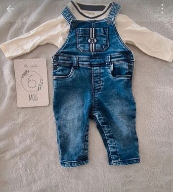 Salopette et tee shirt manches longues
