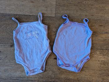 Lot 2 bodies bretelle mauve 12 mois
