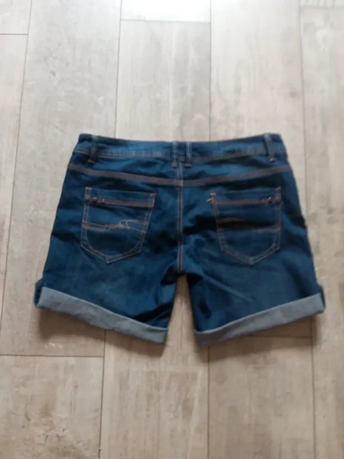 Short 42 - photo numéro 2