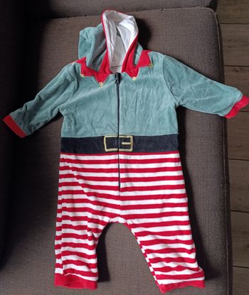 Pyjamas ou sur pyjamas lutin de Noël