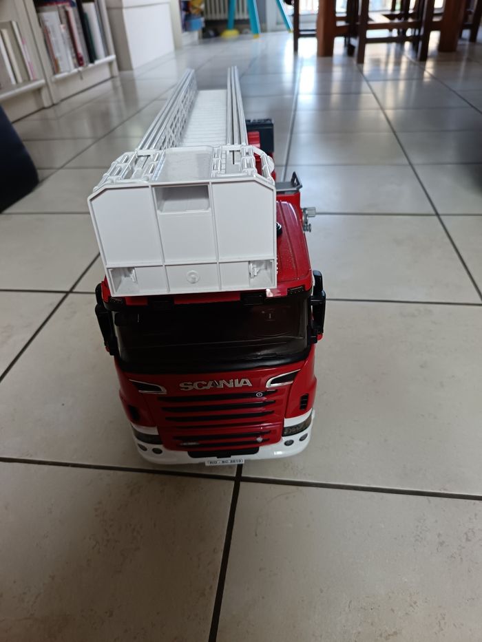 Superbe Camion de pompier Scania - photo numéro 2