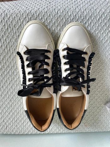 Baskets blancs avec lacets noir Cavalinho.