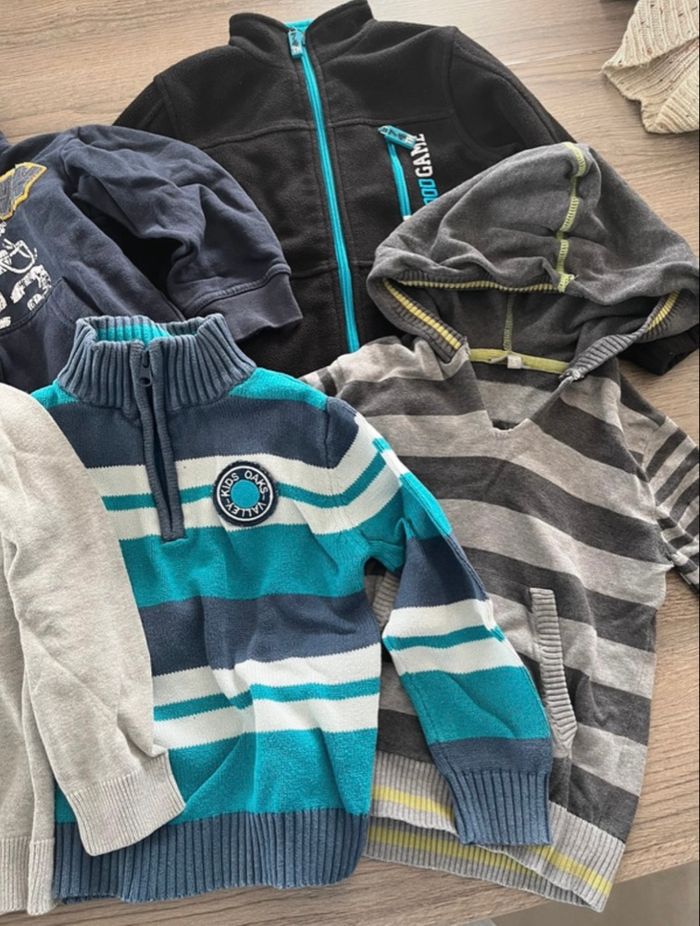 Lot pulls 5 ans - photo numéro 3