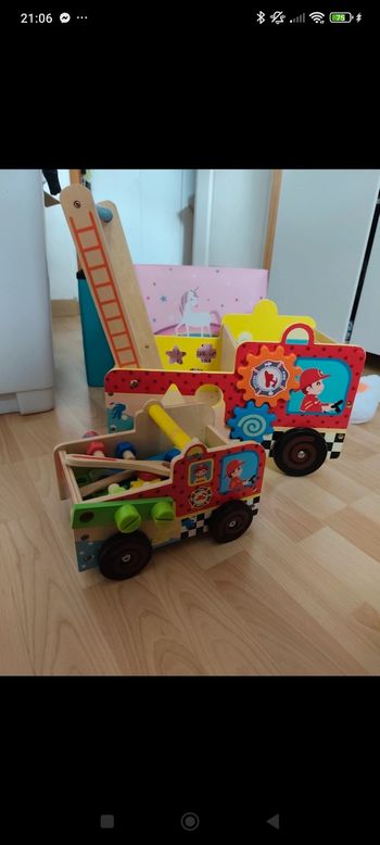 Ensemble trotteur et camion pompier en bois 