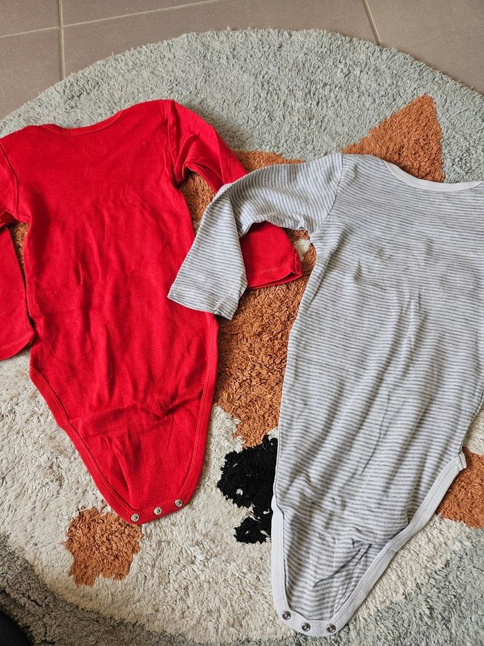Lot de 2 bodies Mickey Noël- 24 mois - photo numéro 4