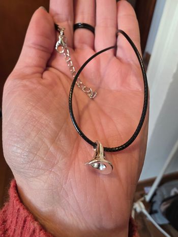 Collier avec chapeau de sorcière