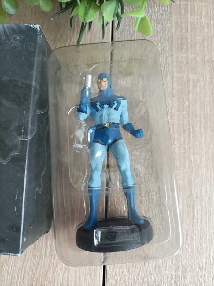 Figurine Blue Beetle DC Comics Eaglemoss Super Hero - photo numéro 2