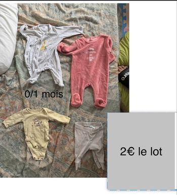 Lot de vêtements bébé