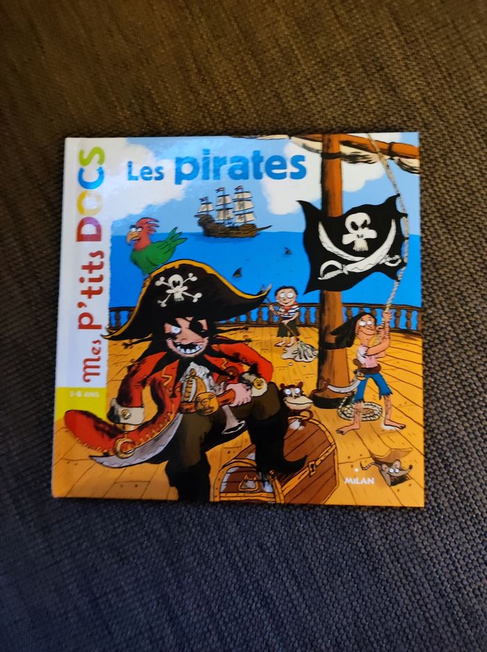 Livre 
Mes p'tits docs les pirates