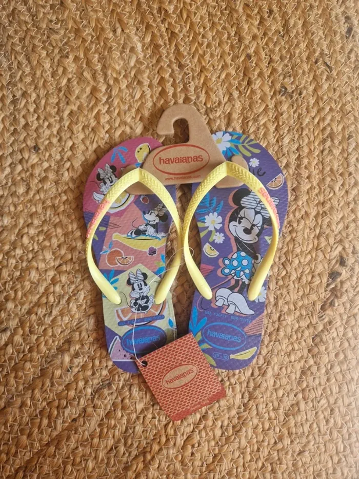 Neuf jolie paire de tong violet motif minnie fille havaianas pointure 31