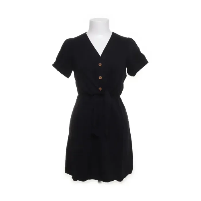 Robe noire cintrée