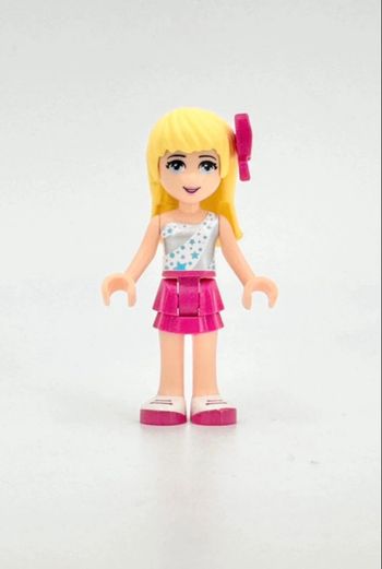 Lego Figurines Friends : Stéphanie, Pop Star en Top argenté et brodé d’étoiles