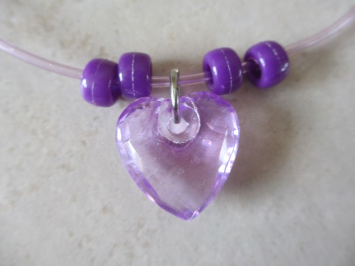 Ensemble collier + bracelet cœurs violets en plastique - photo numéro 3