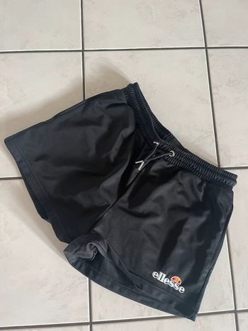 Short ellesse