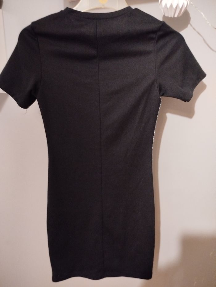Petite robe noire taille 34 pull&bear - photo numéro 3