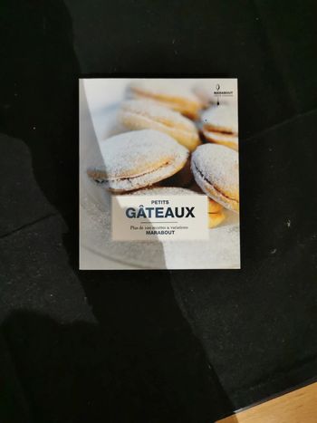 Livre de cuisine sur les petits gâteaux