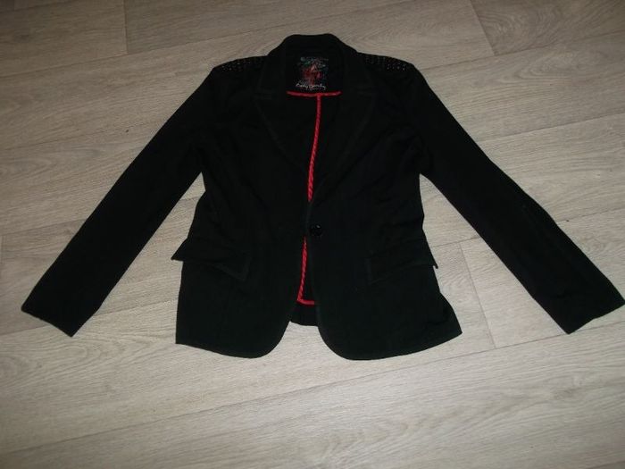 Veste BETTY BARCLAY noire cloutée épaules taille 40 TBE