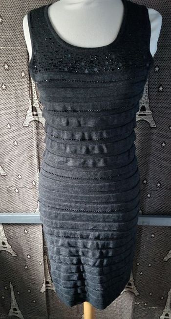 Robe noir à volants avec strass taille 34-36