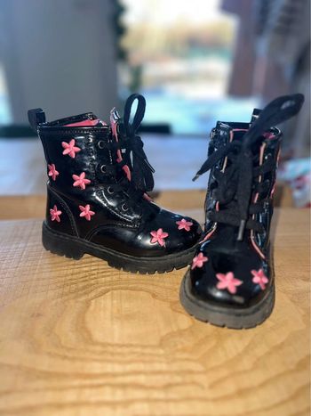 Chaussures, bottes, bottines noires, vernis rangers pointure 24 petite fille Chaussea
